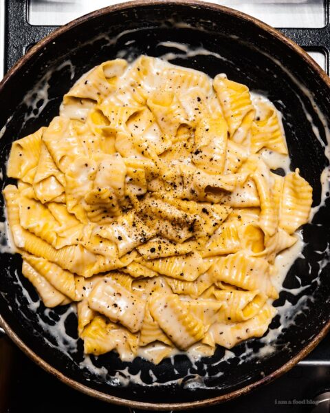 Super Creamy Cacio e Pepe Style Pasta | www.iamafoodblog.com